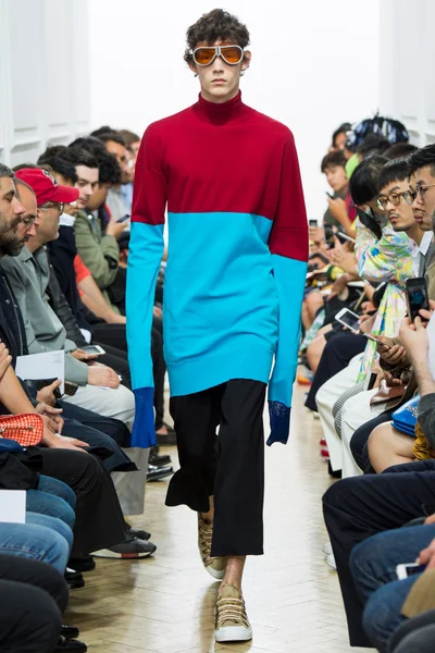 Look 19